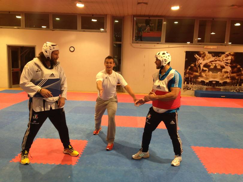 Lezioni di taekwondo da Molfetta per Castro e Gonzalo Canale. Uno spasso assoluto